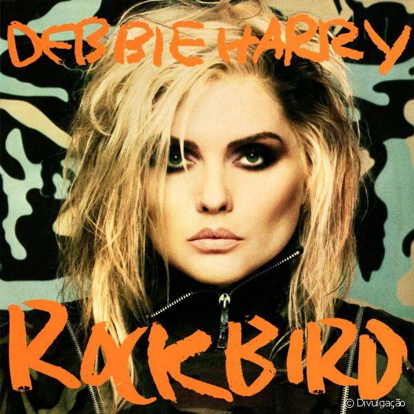 Na capa de seu ?lbum Rockbird, de 1986, Debbie aposta nos olhos pretos bem marcados